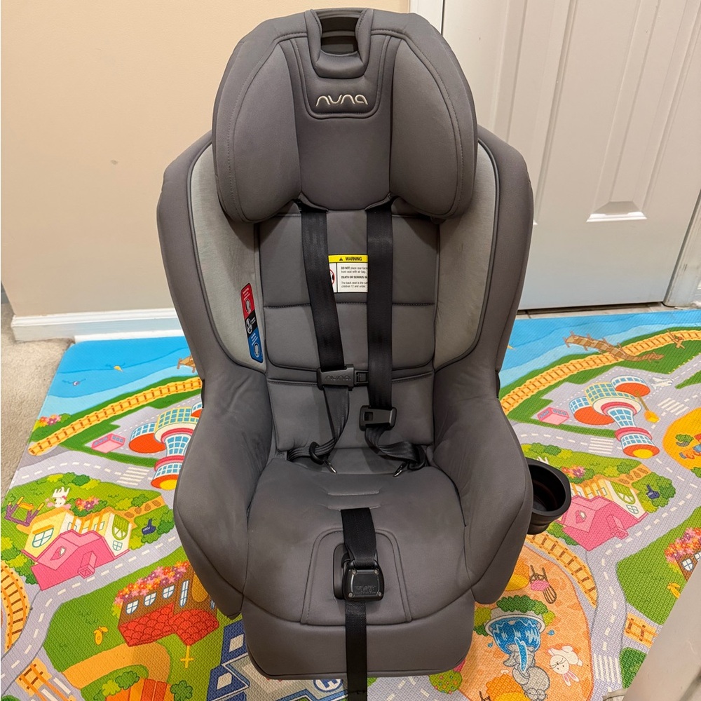 Nuna rava Gray Car Seat